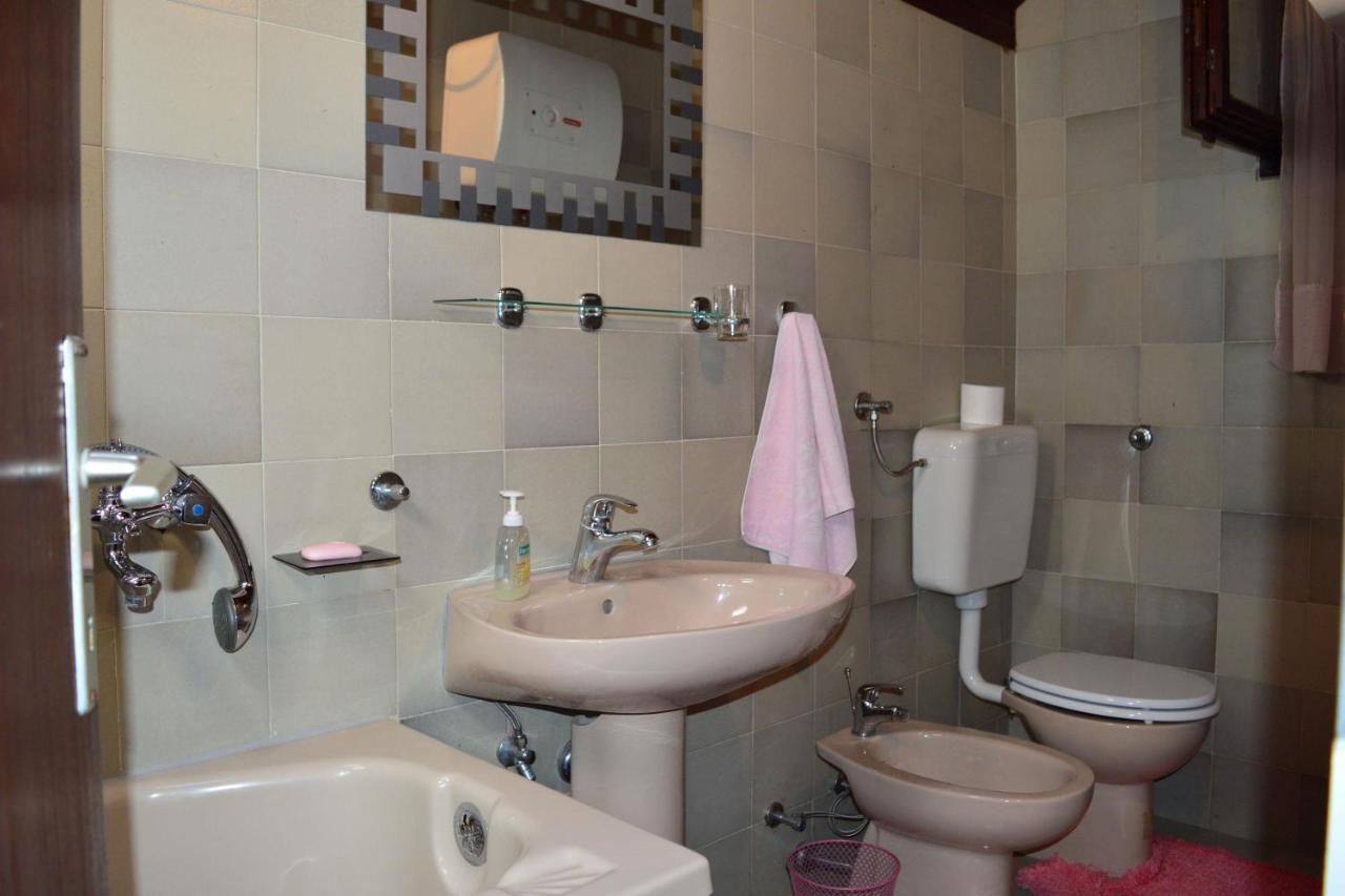 Holiday House Neno Grebastica Luaran gambar